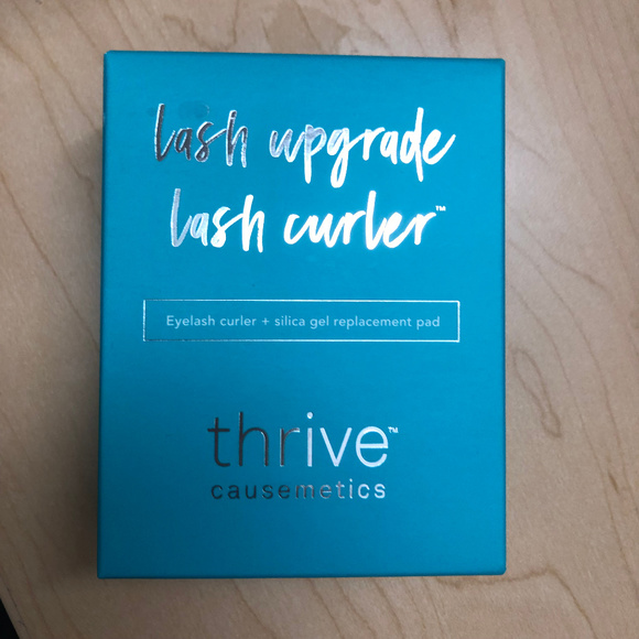 SOLD Thrive Causemetics Lash Upgrade Lash Curler ❤ - Picture 1 of 3